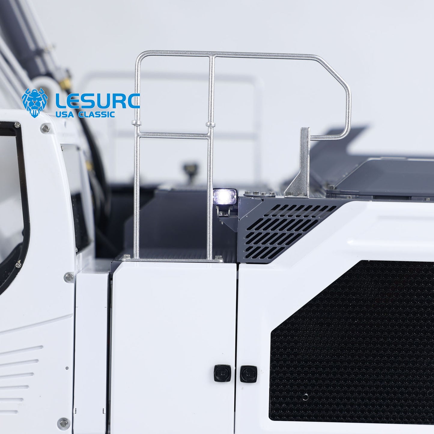 LESU Aoue-LR945 1/14 Metal RC Hydraulic Excavator B0017 RTR Digger with FlySky PL18EV Lite 7CH Valve Light System for Engineering Vehicle Enthusiast