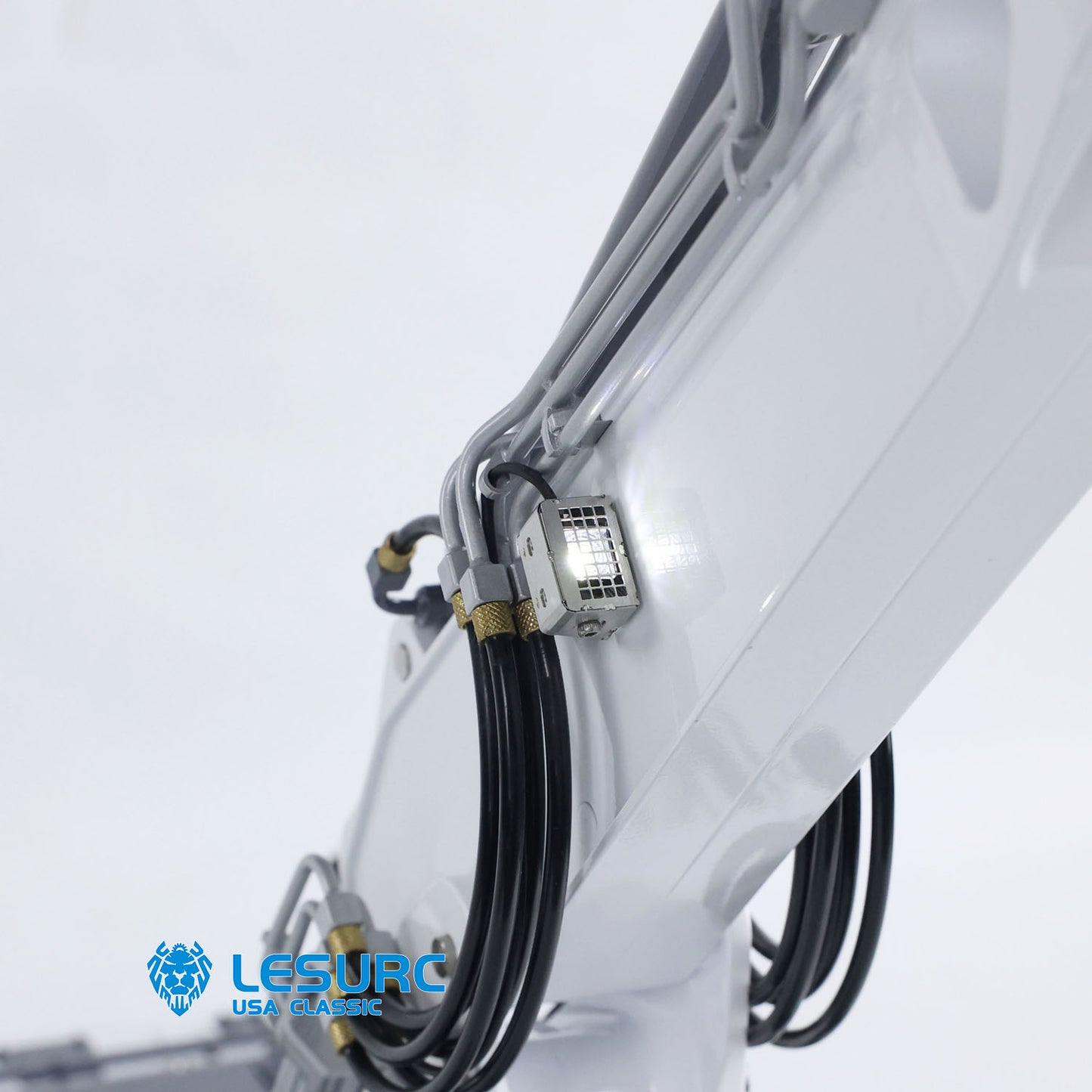 LESU Aoue-LR945 1/14 Metal RC Hydraulic Excavator B0017 RTR Digger with FlySky PL18EV Lite 7CH Valve Light System for Engineering Vehicle Enthusiast