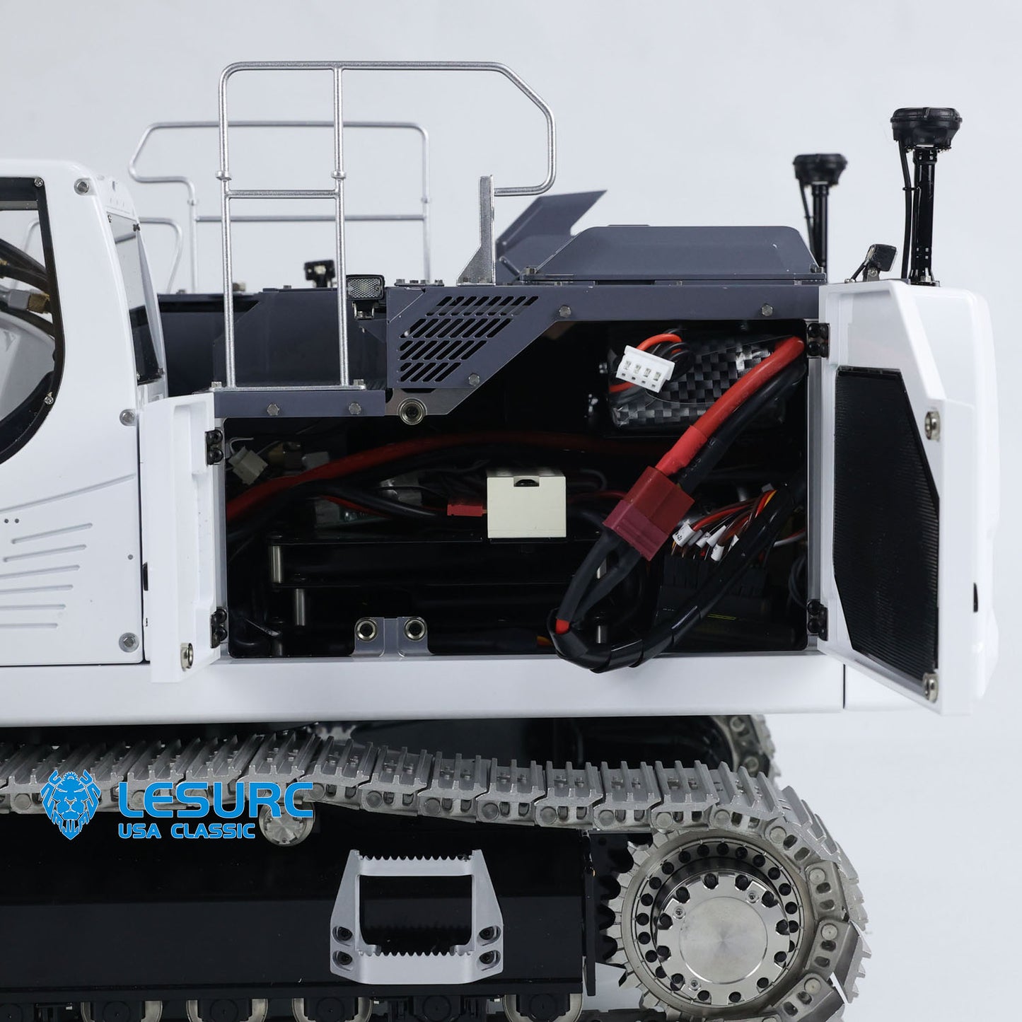 LESU Aoue-LR945 1/14 Metal RC Hydraulic Excavator B0017 3 Arms Digger Model with Light System for Construction Vehicle Model Hobbyists