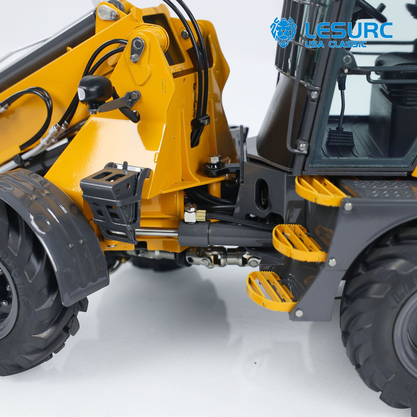 LESU AOUE AT1050 1/14 Metal 4X4 RC Hydraulic Telescopic Arm Loader Sound Light System Fork Bucket for Construction Vehicle Enthusiast