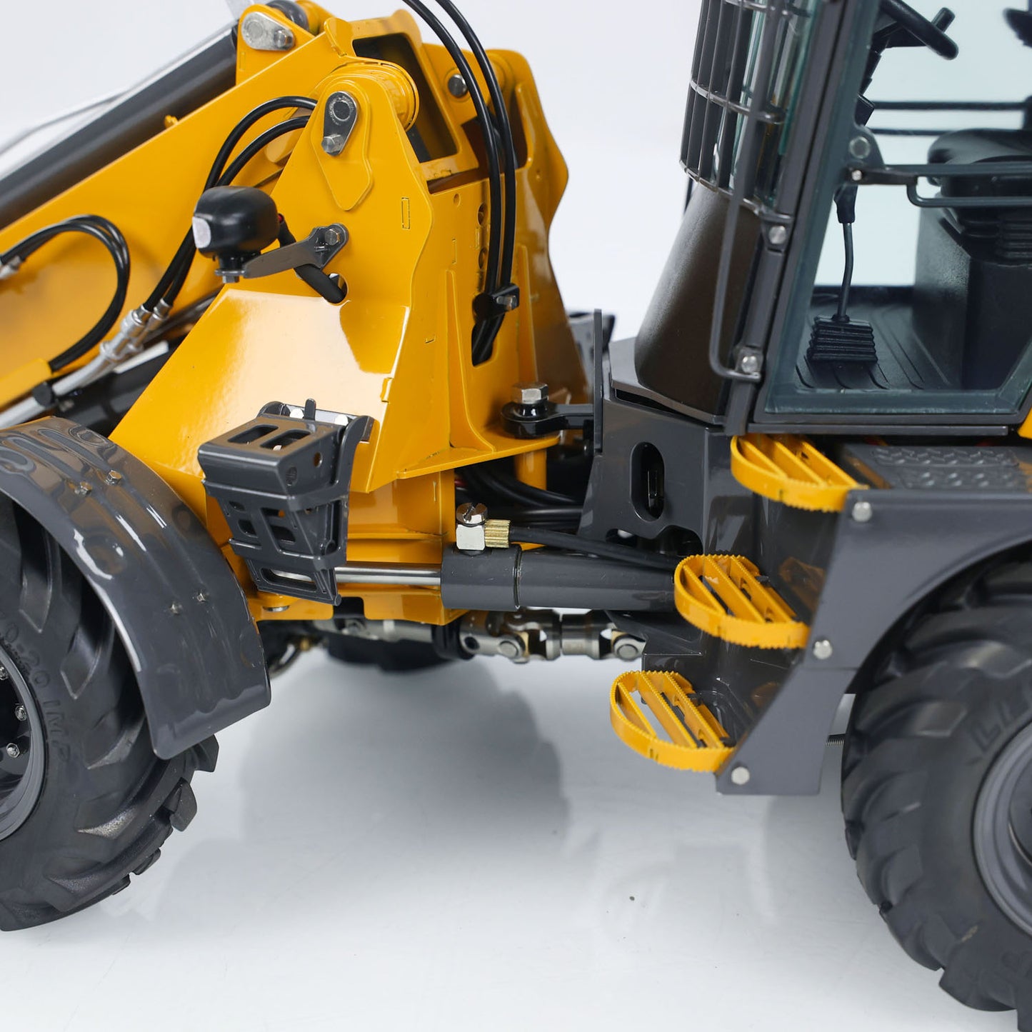 IN Stock LESU AT1050 1/14 RC Hydraulic Loader with Fork Telescopic Arm Light Sound System for Construction Vehicle Enthusiast