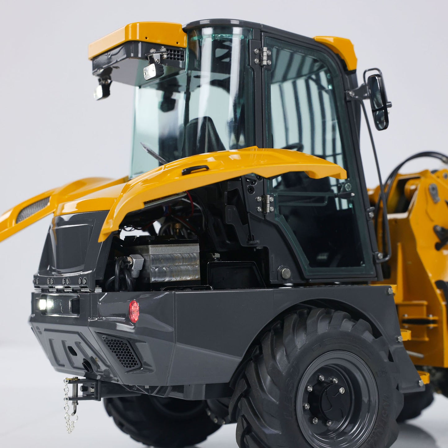 IN Stock LESU AT1050 1/14 RC Hydraulic Loader with Fork Telescopic Arm Light Sound System for Construction Vehicle Enthusiast