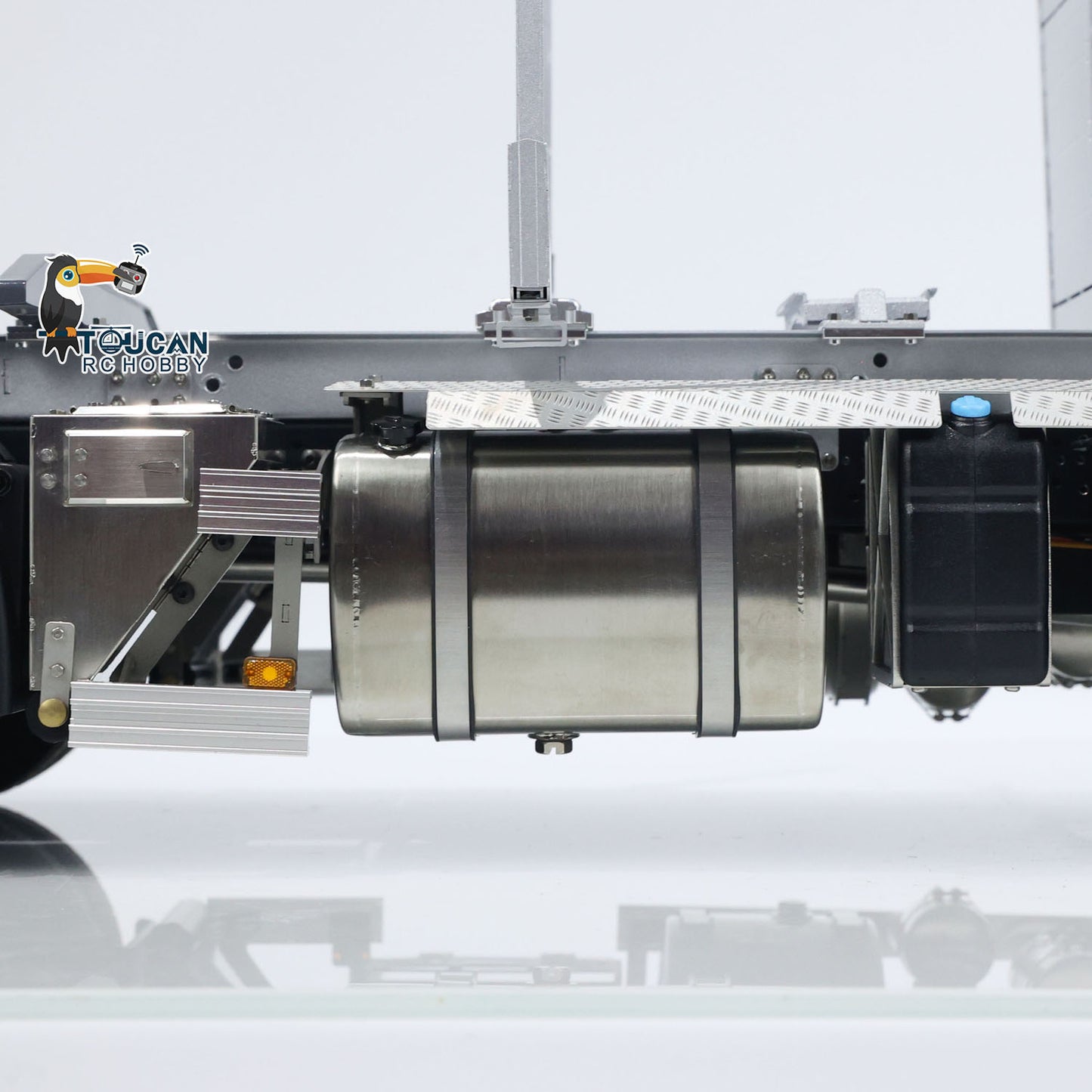 LESU 1/14 Metal RC Logging Truck Hydraulic Crane Tractor Lorry W/O FH16 Cabin Emulated Electric Car Light Sound 2Speed Grearbox