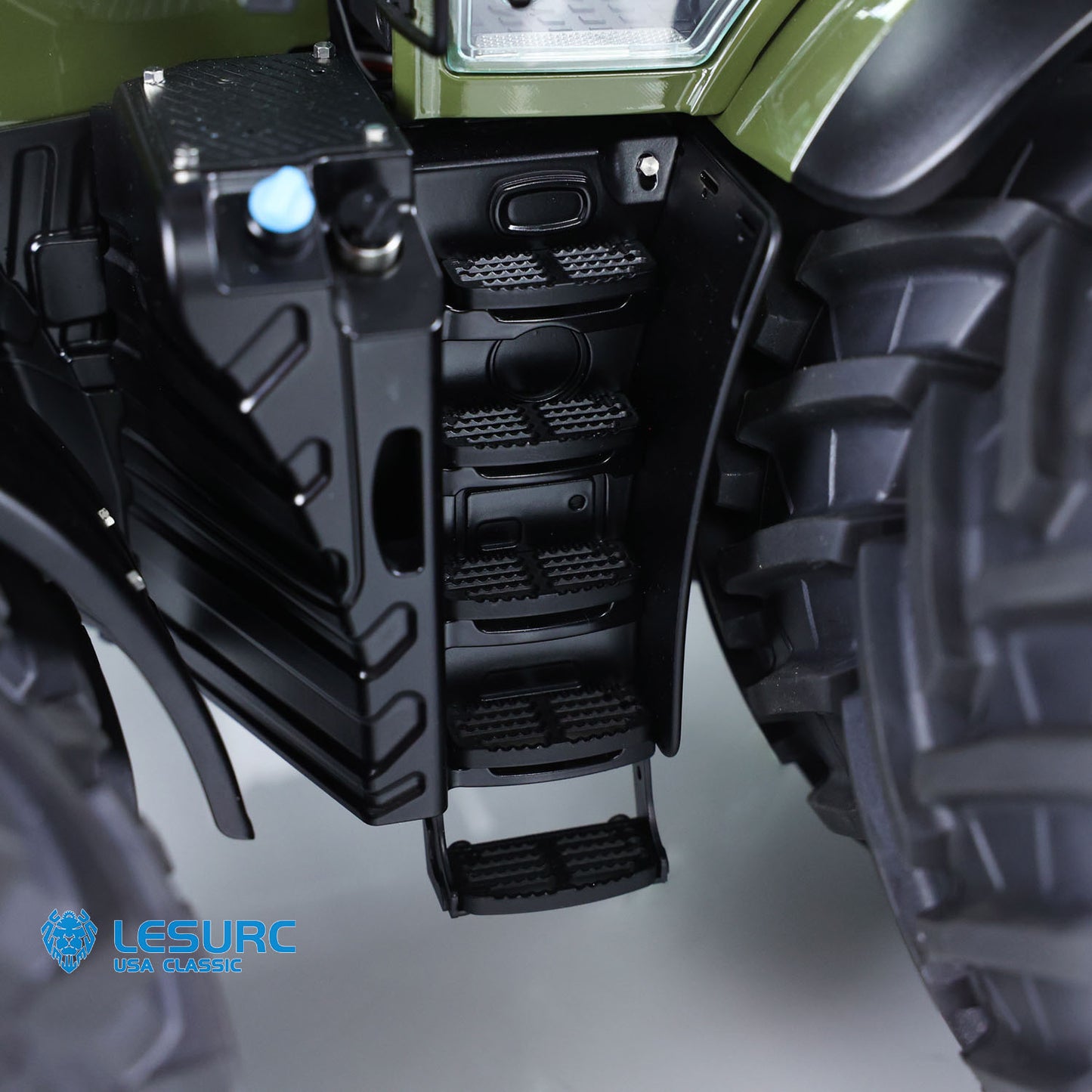 LESU AOUE 1050 Metal 1/14 Hydraulic RC Tractor Model 4x4 Agricultural Vehicle Double Wheels Frsky XE Radio Battery Smoke Sound