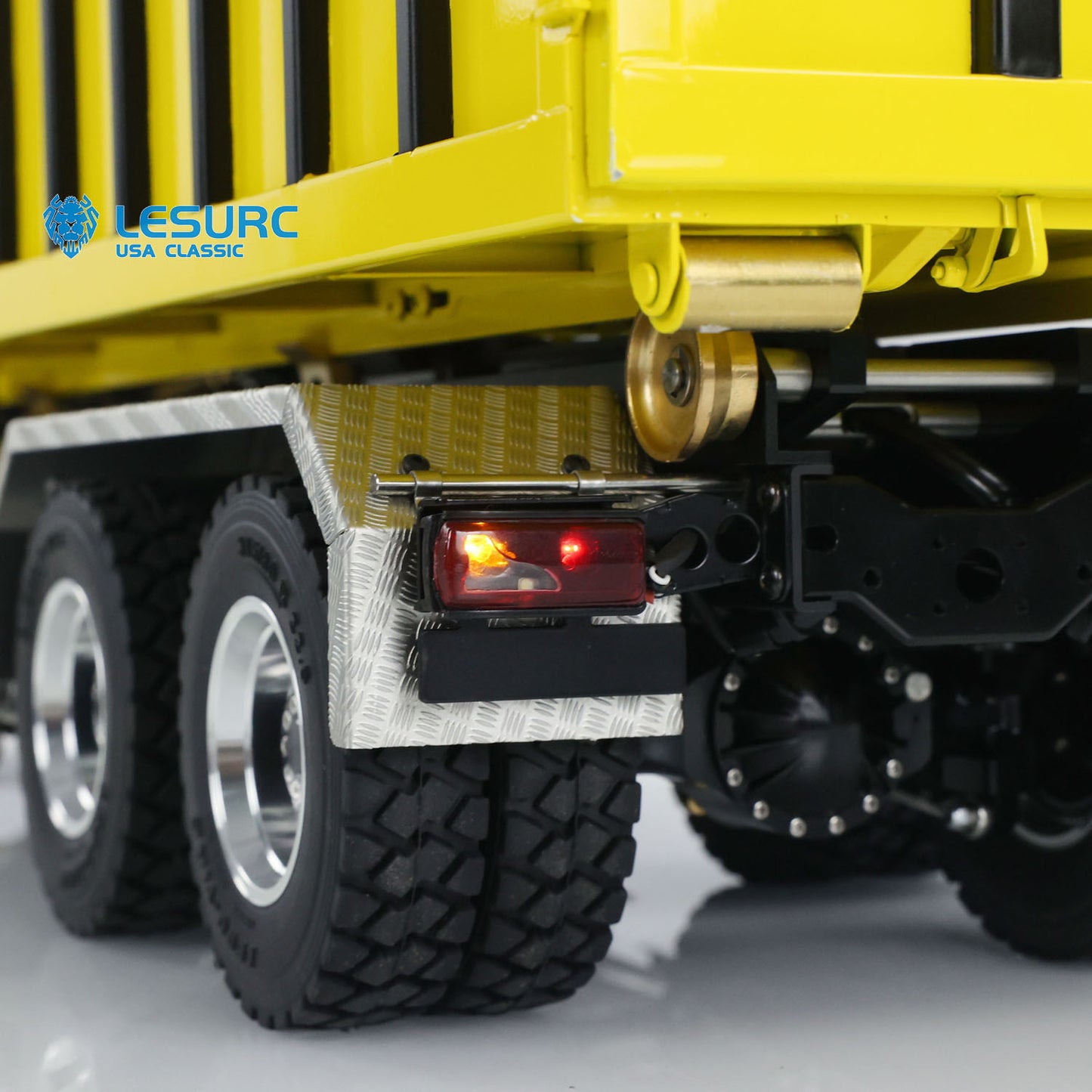 LESU 1/14 Hydraulic RC Dump Truck Metal Roll On/Off Tipper Waste Bin Car RTR I6S Radio Simulation Vehicle Model Bee Stripe Painted