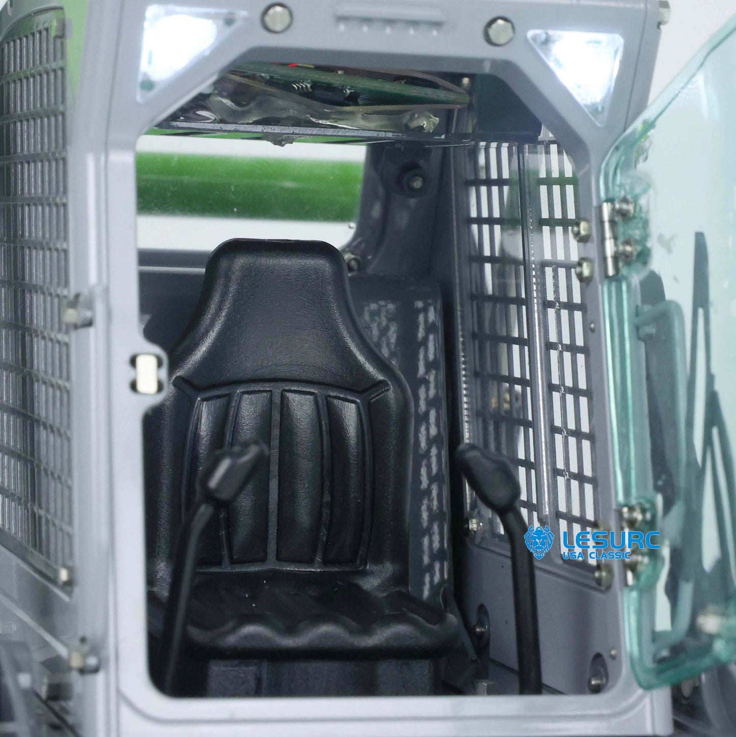 LESU Aoue LT5 1/14 Metal Hydraulic Tracked RC Skid-Steer Loader B0008 with I6S Radio Controller Light Sound System for Construction Vehicle Enthusiast