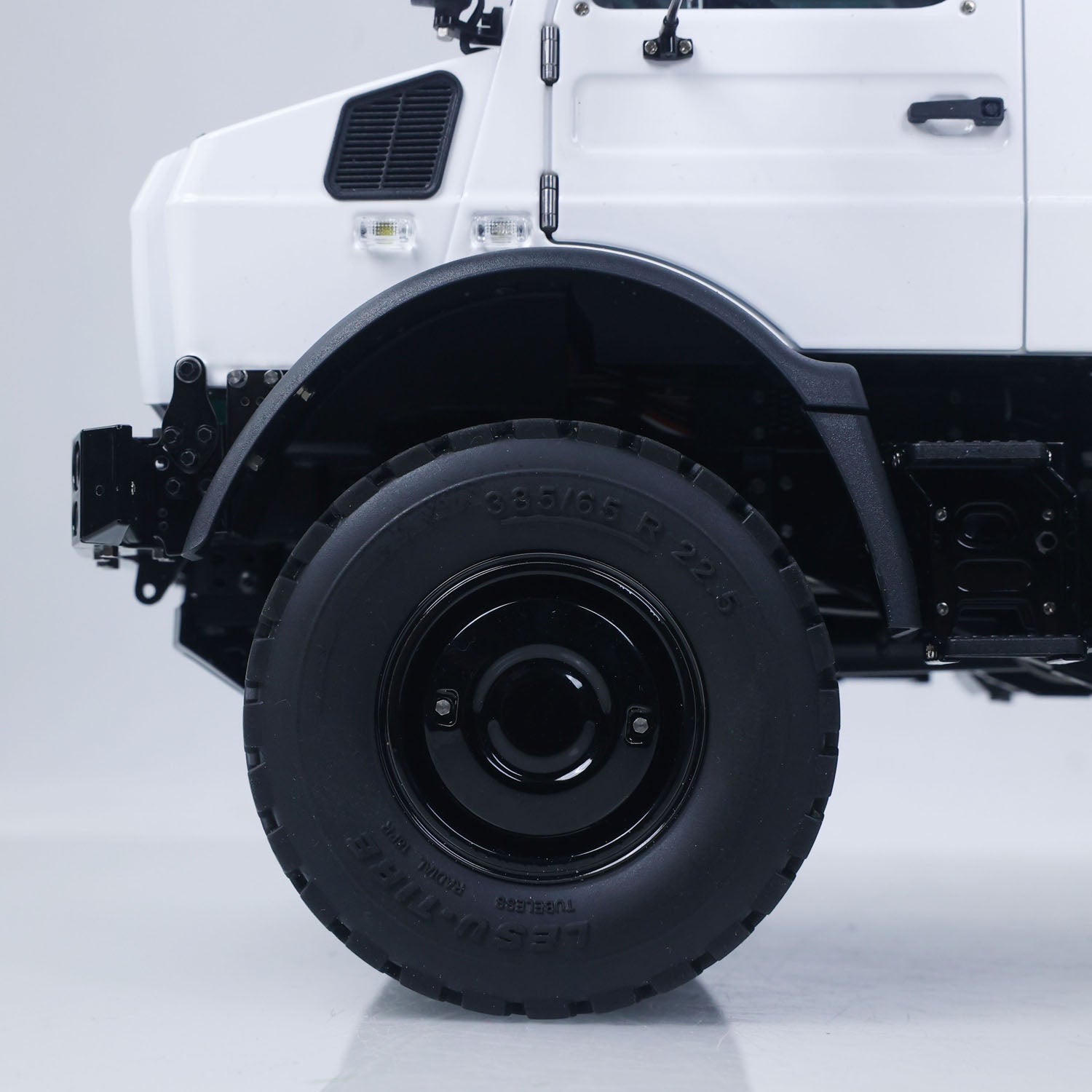 LESU 1/14 U4023 Metal RC Off Road Vehicle 4*4 All-Terrain Light Truck Radio System
