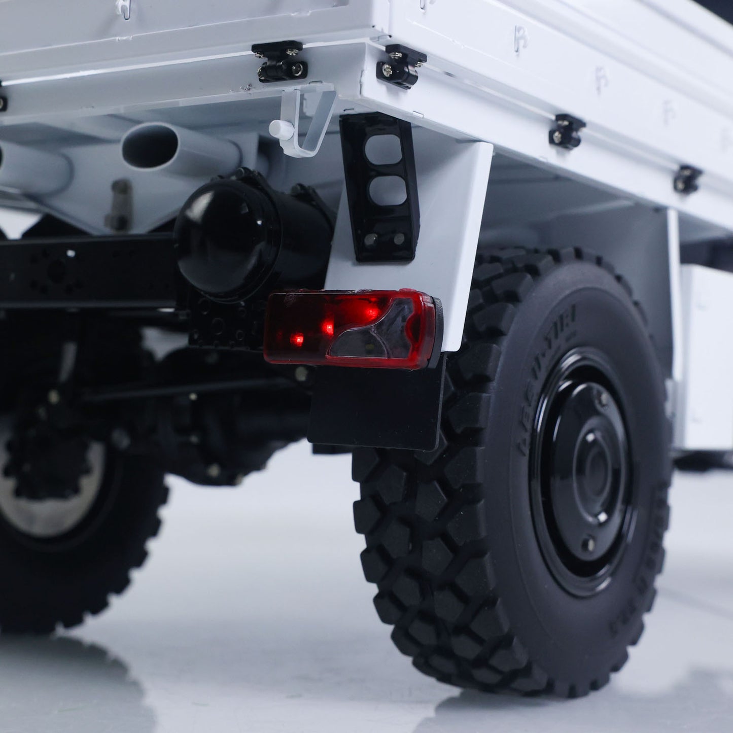 LESU 1/14 U4023 Metal RC Off Road Vehicle 4*4 All-Terrain Light Truck  Radio System