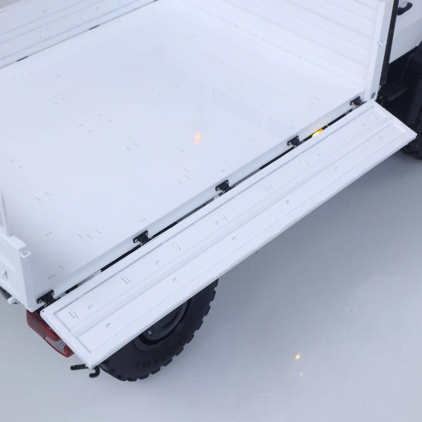 LESU 1/14 U4023 Metal RC Off Road Vehicle 4*4 All-Terrain Light Truck Front Marker Lamp Light Sound System Motor