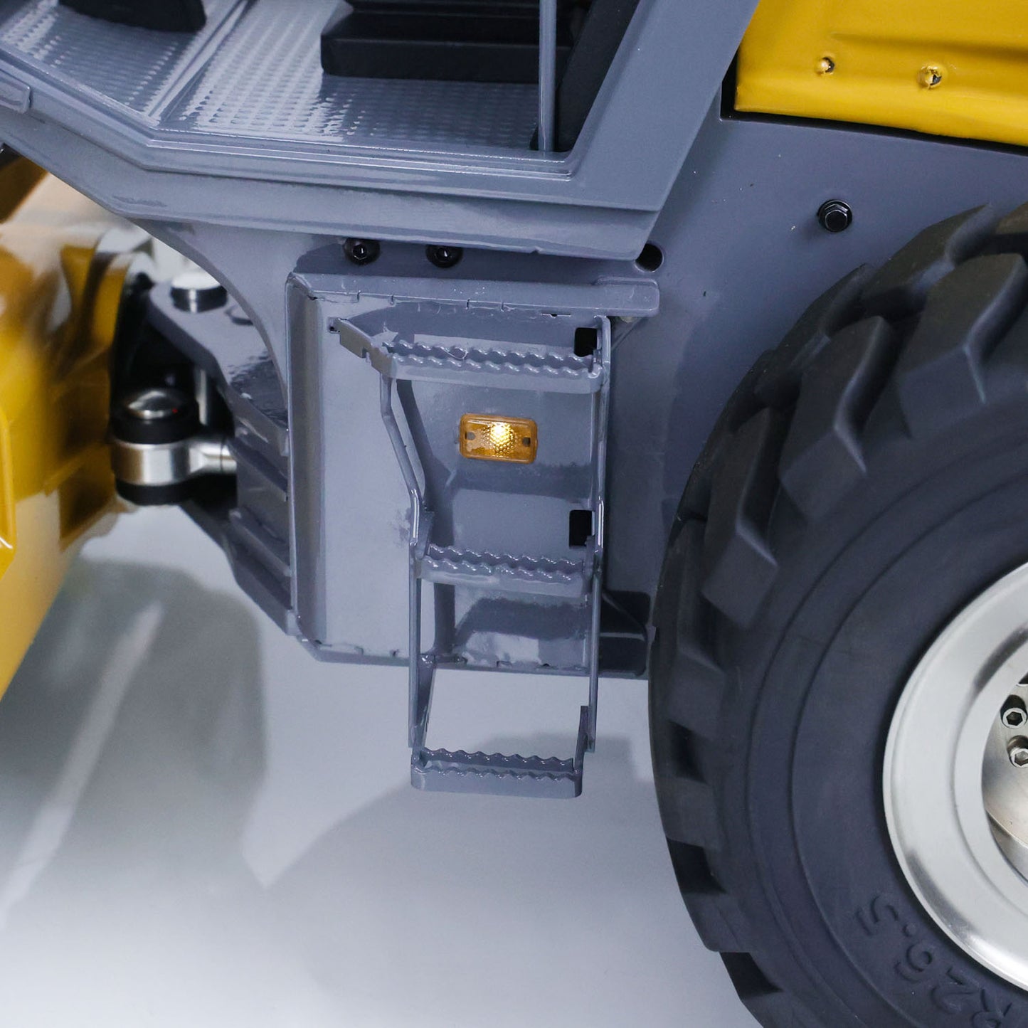 LESU Aoue-H13i 1/14 Hydraulic RC Road Roller A0009 with Sound Light System for Construction Vehicle Enthusiast