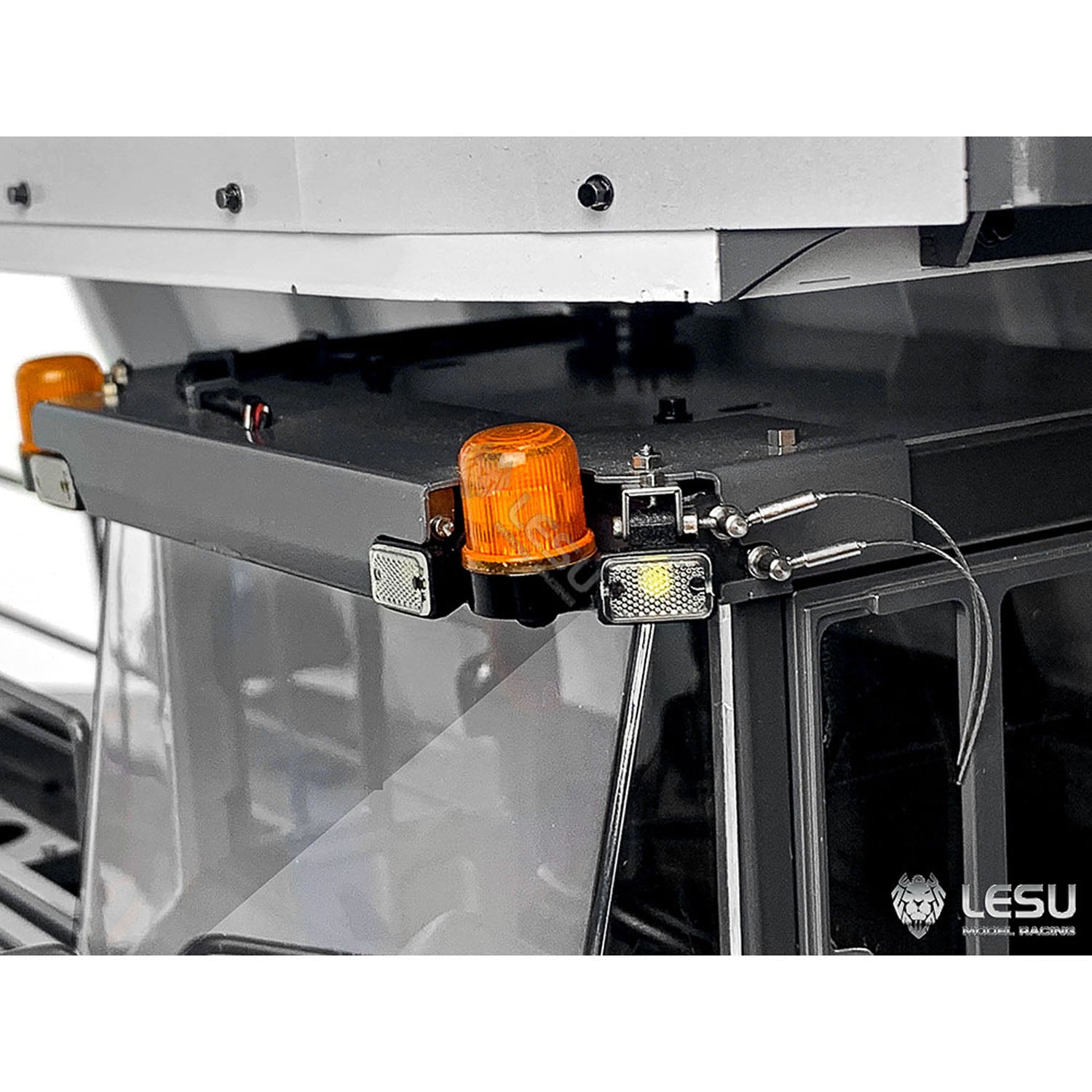 LESU Aoue R100E 1/16 Metal Remote Control Hydraulic Dumper Mining Truck with Axle Differential Lock Light System for Construction Vehicle Enthusiast