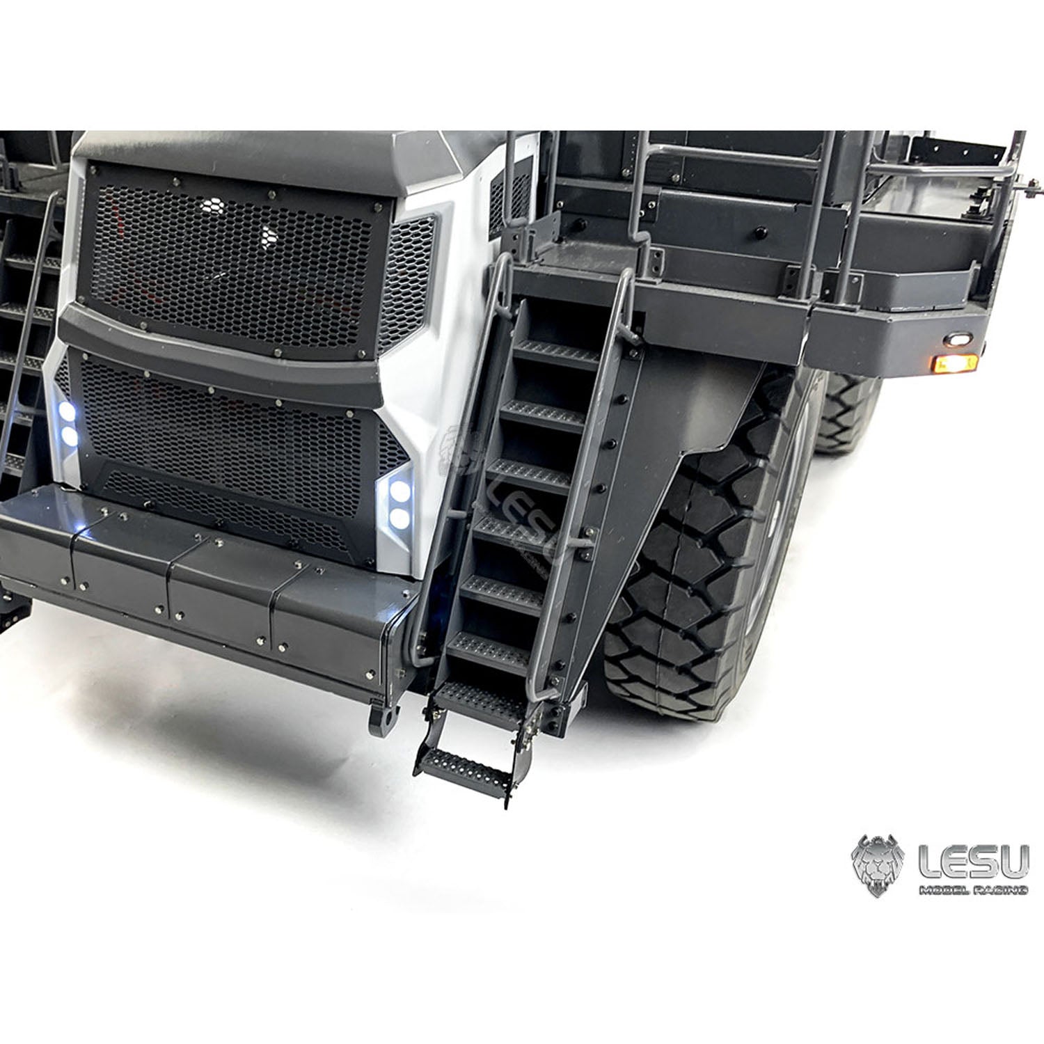 LESU Aoue R100E 1/16 Metal Remote Control Hydraulic Dumper Mining Truck with Axle Differential Lock Light System for Engineering Vehicle Enthusiast