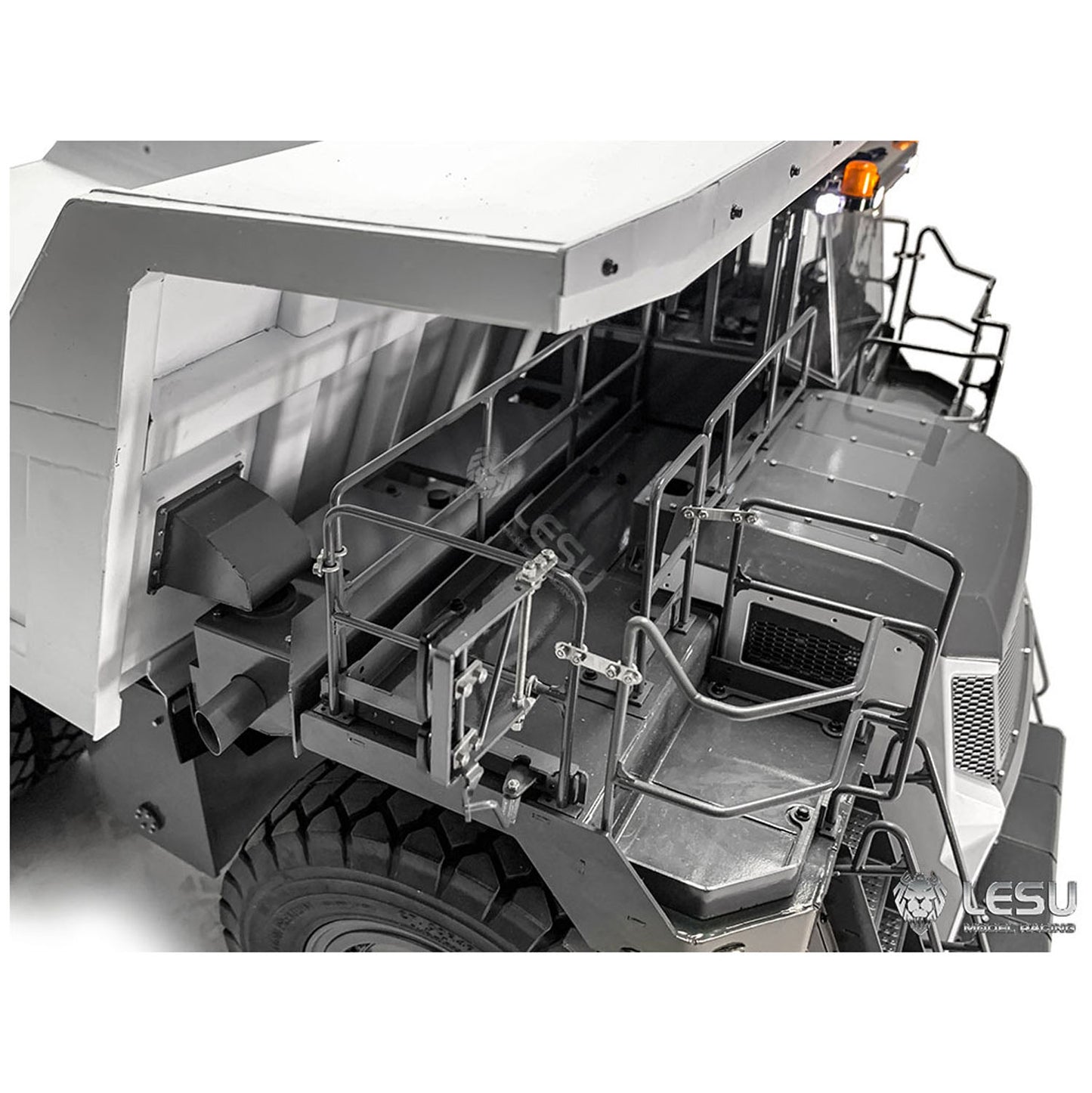 LESU Aoue R100E 1/16 Metal Remote Control Hydraulic Dumper Mining Truck with Light System Axle Differential Lock for Outdoor
