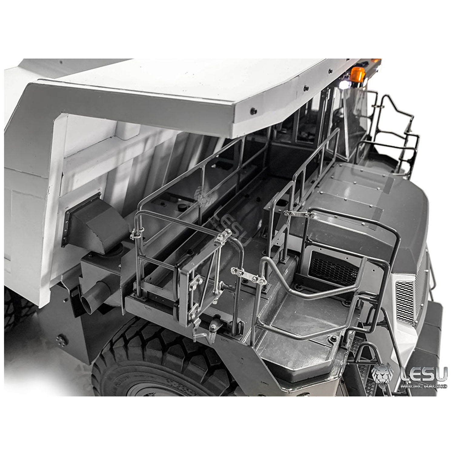 LESU Aoue R100E 1/16 Metal Remote Control Hydraulic Dumper Mining Truck with Light System Axle Differential Lock for Outdoor