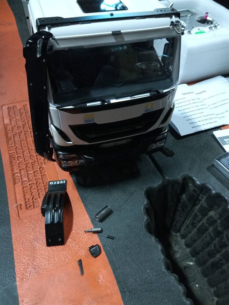 Free Shipping Second Hand US Stock 1/14 LESU 8X8 Hydraulic RC Dumper Trucks RTR Remote Control Dump Car I6S Radio Differential Lock Axles Chassis